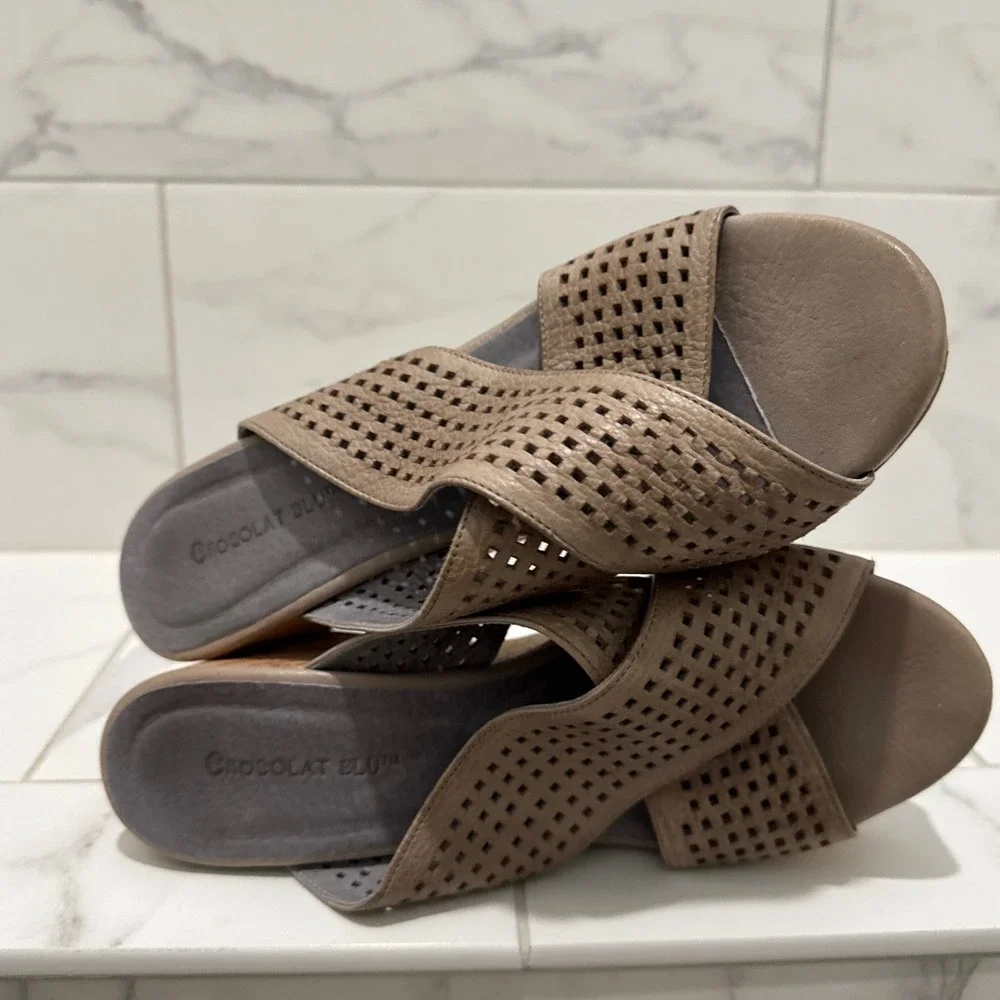Chocolat Blu Wamblee Wedge Sandals 6.5 Taupe Leather Perforated Cork Platform‎